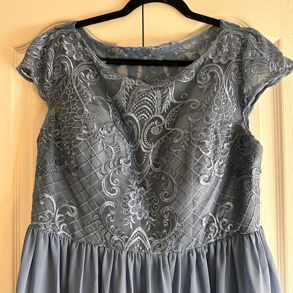 Lace top formal dress - Picture 5 of 6